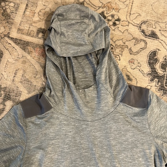 Small Columbia Omni Shade hoodie - Picture 3 of 3